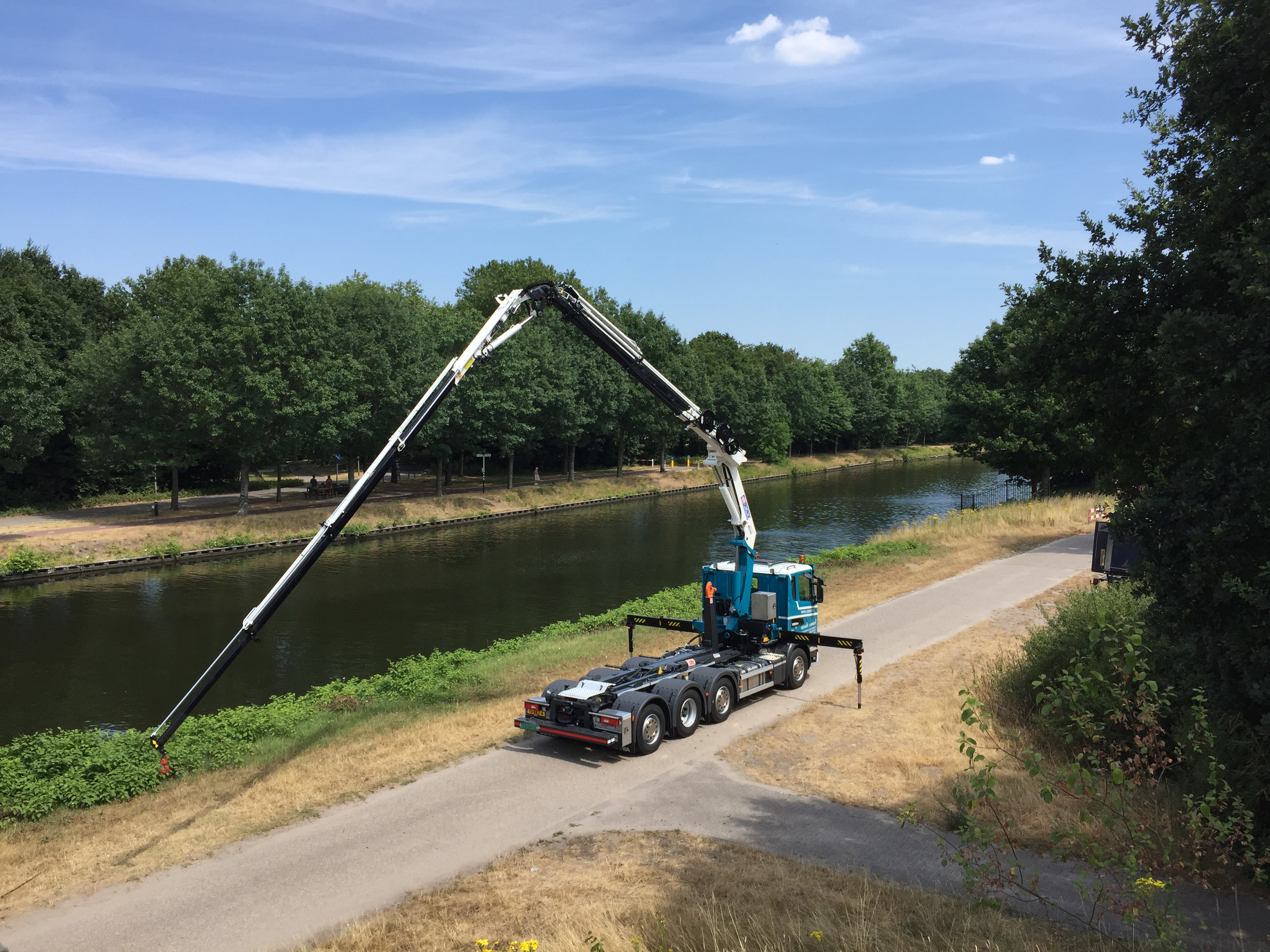 HMF autolaadkraan met een JHS haakarmsysteem